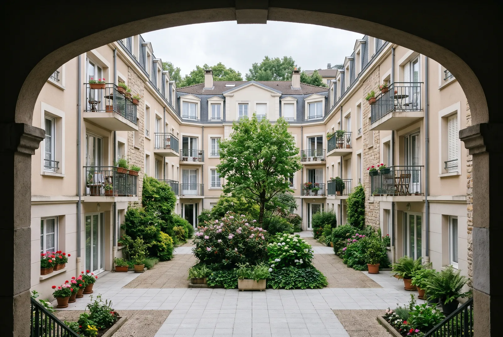 Cour intérieure d'un immeuble à Tassin